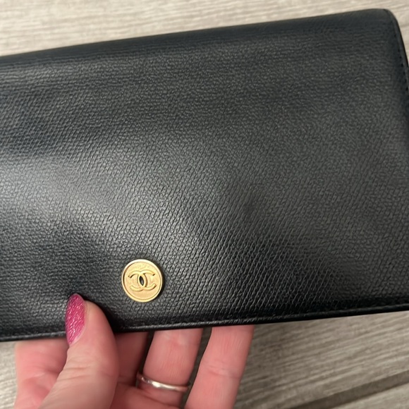 Chanel CC Button Black Leather Bifold Wallet EUC - Picture 3 of 13